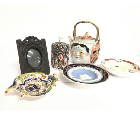 A collection of porcelain including a Wedgwood dish, Banko ware five faces teapot, Imari vase etc. This lot cannot be posted.