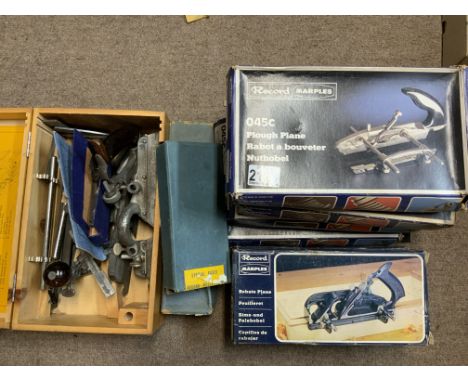 A good collection of Record carpentry tools to include x2 778 Rebate Planes, x4 045c Plough planes, all boxed, 080 Record cab