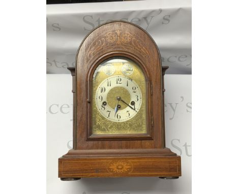 An Edwardian arched topped and inlaid chiming mantle clock. 44cm x 32cm x 21cm