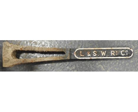 L & SW RAILWAY CO CAST IRON BOUNDARY POST 