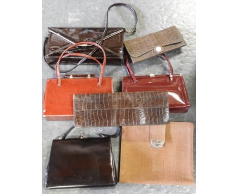 4 VINTAGE LADIES HANDBAGS, 2 CLUTCH BAGS & LEATHER DOCUMENT FOLDER 