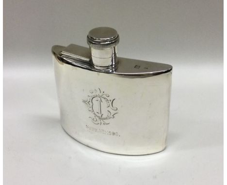 A heavy silver hip flask of plain form, London. Approx. 107 grams. Est. £50 - £80.