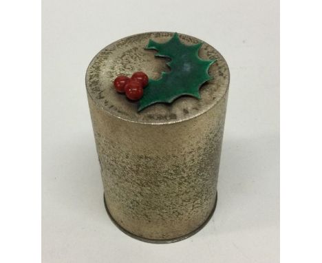 STUART DEVLIN: A silver Christmas box. London 1976. Approx. 183 grams. Est. £350 - £450.