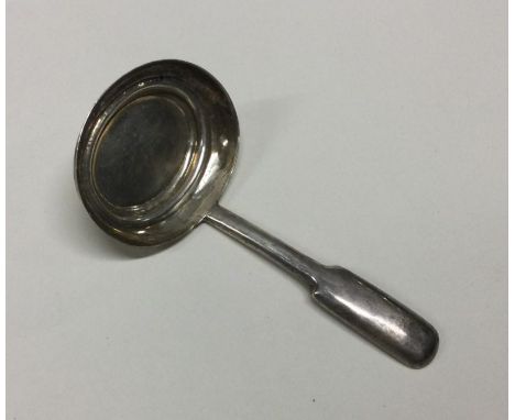 A George III silver caddy spoon with basket weave decoration. Birmingham 1812. By William Pugh. Approx. 7 grams. Est. £60 - £
