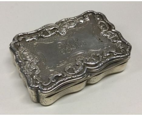 An interesting silver presentation snuff box presented to the 'London Coffee and Eating House Keepers Association'. Birmingha