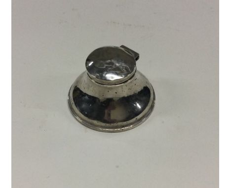 A small silver inkwell. Birmingham. Approx. 25 grams. Est. £20 - £30.