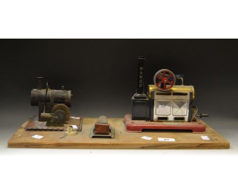 Mamod steam engine, mounted on a wooden plinth; another, Meccano (2)