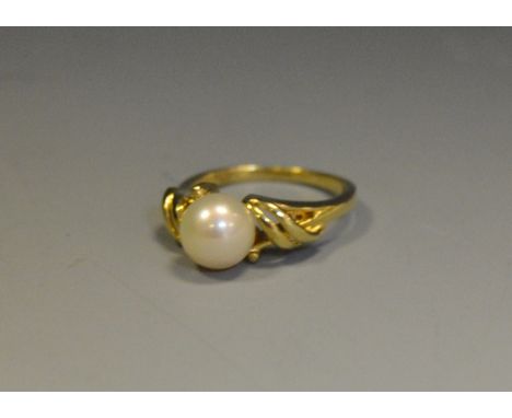 A pearl solitaire ring