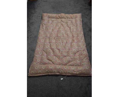 A pale pink 1930s paisley eiderdown.
great condition, some slight watermarks towards edge.