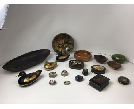 Quantity of Treen Trinket Boxes and Dishes with Pill Boxes 