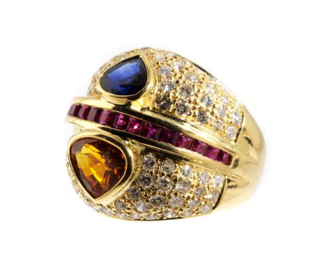 Saphir-Rubin-BrillantringRingweite: 51/52. Ringkopfbreite: ca. 2 cm. Gewicht: ca. 13,4 g. GG 750.Außergewöhnlicher, breiter M
