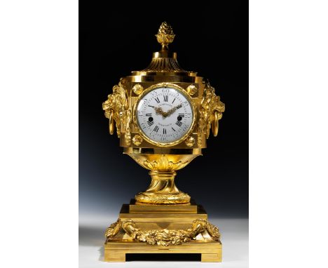 Transition-VasenpenduleHöhe: 66 cm.Breite: 34 cm.Tiefe: 25,5 cm.Gestempelt „Osmond“ für Robert Osmond (Canisy 1711-1789 Paris