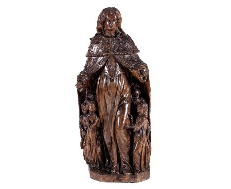 Skulptur einer HeiligenHöhe: ca. 102 cm.Frankreich, um 1660.Eiche, geschnitzt. Auf oktogonalem Grund die in weitem Gewand ste