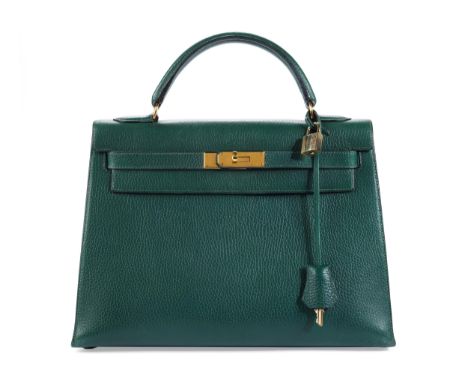 Hermès Kelly 3232 x 23 x 11 cm.Frankreich, 1993.Diese Hermès Kelly 32 Sellier aus Vache Ardennenleder in der Farbe Malachite 