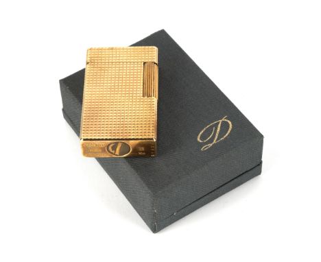 Dupont Feuerzeug5,7 x 3,5 cm.Dupont.Paris.Vergoldetes Gasfeuerzeug im Vintage-Stil von S.T.Dupont, Paris.  (14203510)  (10))