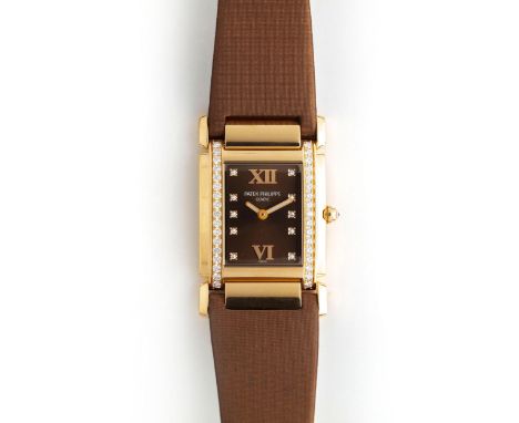 Patek Philippe 4920R-001Gehäusemasse: 25 x 30 mm.18kt Roségold.2019.PATEK PHILIPPE, Referenz 4920, in 18kt Roségold, getragen