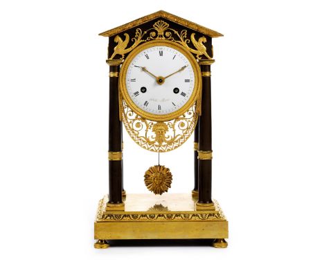 Pariser Empire-PenduleHöhe: 34,5 cm.Zifferblatt signiert „Galle AParis“.Paris, um 1800.Funktionen: Schlossscheibenschlagwerk 