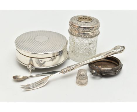 ASSORTED SILVER ITEMS, to include a circular, engine turned pattern trinket box, with vacant cartouche, raised on three scrol