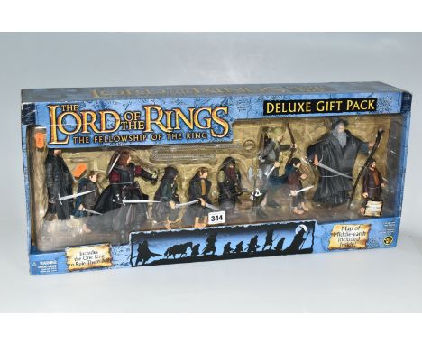 A BOXED TOYBIZ THE LORD OF THE RINGS THE FELLOWSHIP OF THE RING DELUXE GIFT PACK, No. 80184, appears largely complete with al