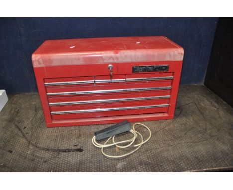 A CLARKE HD MECHANICS TOOLCHEST with 6 drawers below lidded top and tool tray with two keys and containing automotive tools s