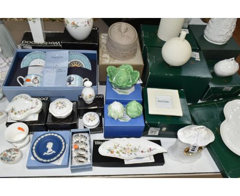 A SELECTION OF BOXED ORNAMENTS AND GIFT WARES ETC, to include Minton Stacre vase, globular lidded box and photo frame, Oaklea