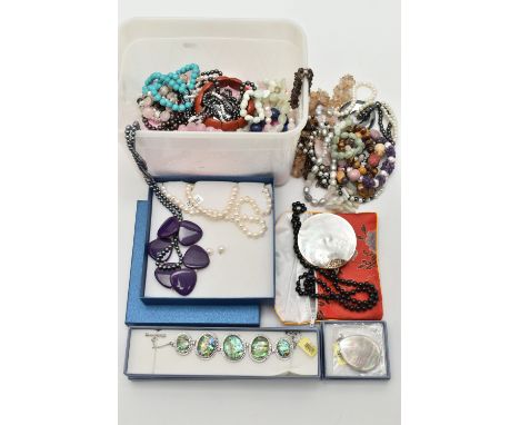 A BOX OF SEMI-PRECIOUS GEMSTONE JEWELLERY, to include a rose quartz stretch link bracelet, a boxed hardstone pendant necklace