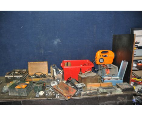 A COLLECTION OF VINTAGE AND MODERN AUTOMOTIVE TOOLS including a Dunlop badged foot pumps, a Valve spring compressor, a Wilkso