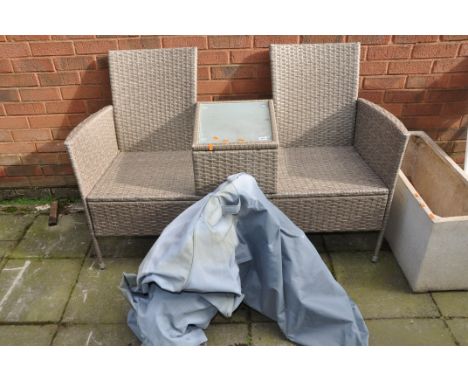 A MODERN RATTAN EFFECT GARDEN BENCH with central glass shelf and cover width 141cm (Condition Report: bench in good condition