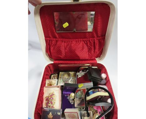 A vintage vanity travelling case to include jewellery pendants, bangles etc