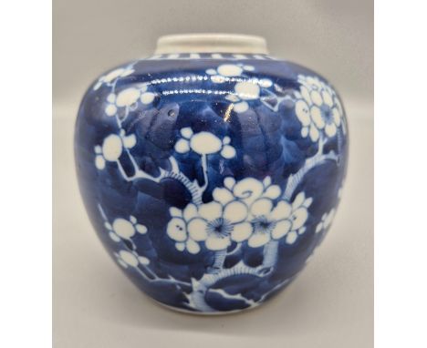 Late 19th century Chinese Qing dynasty Kangxi Nian Zhi period marked Blue and white blossom design jar- no lid. [12cm high] 