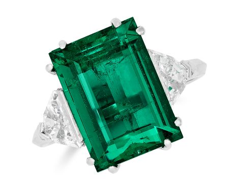 7.19 CARAT COLOMBIAN EMERALD AND DIAMOND RING in 18ct white gold, comprising of a step cut Colombian emerald of 7.19 carats a