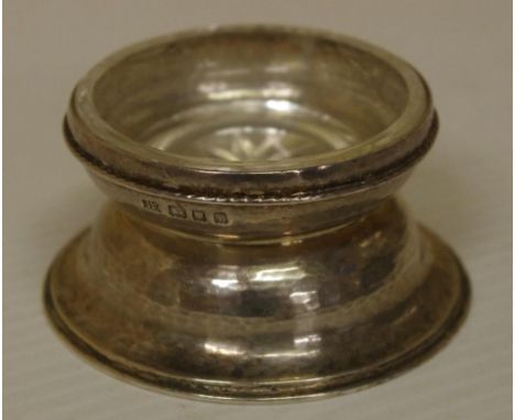 Omar Ramsden sterling silver salt cellar with cut glass insert, hallmarked London 1924.