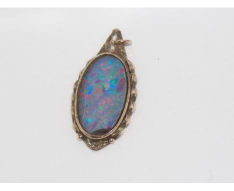 Vintage 9ct yellow gold opal pendant as inspected, approx 3.18 grams