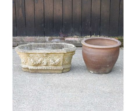 A reconstituted stone garden trough, 82cm, together with a terracotta garden pot (2)82w x 42d x 33h cm