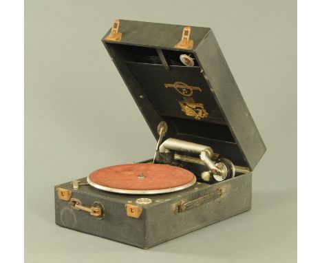 A vintage Columbia wind-up gramophone.  Case 17 cm x 39.5 cm x 28 cm. 