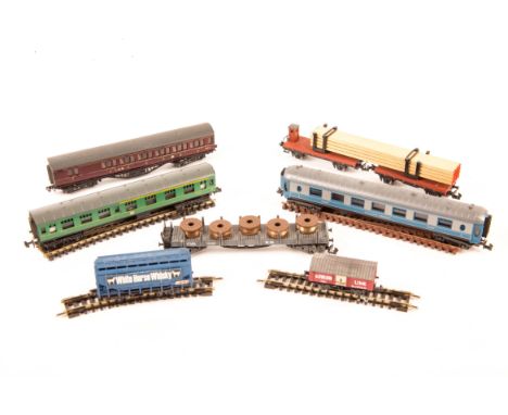 A quantity of N gauge passenger and freight rolling stock by various makes. 13 passenger coaches –  3x LMS maroon, 4x Golden 