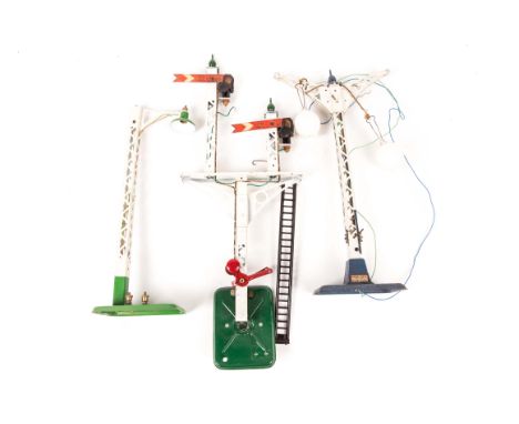 5 scarce Hornby Series O gauge railway lamp posts and signal gantry. A double arm lamp post in white with a blue base, with 2