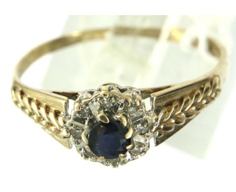 9ct gold diamond and sapphire daisy ring, size S, 1.7g. P&amp;P Group 1 (£14+VAT for the first lot and £1+VAT for subsequent 