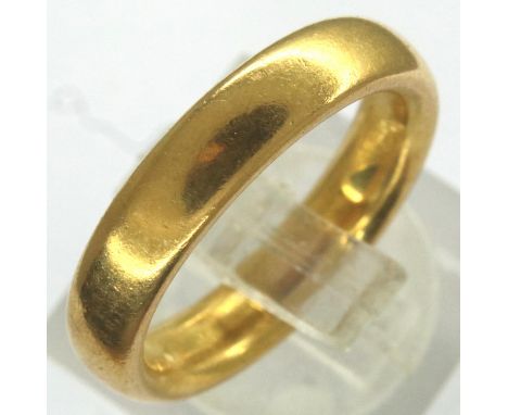 22ct gold wedding band size L, 8.5g. P&amp;P Group 1 (£14+VAT for the first lot and £1+VAT for subsequent lots) 