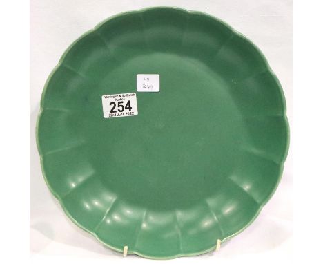 Keith Murray green fluted bowl, D: 25 cm. No cracks, chips or visible restoration but rings badly. P&amp;P Group 3 (£25+VAT f