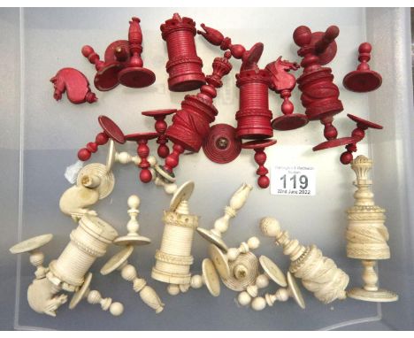 19th century complete bone and stained bone chess set, King H: 105 mm, red King and white Queen with stems snapped, red Knigh