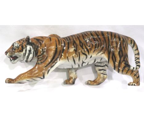 Royal Doulton stalking tiger figurine, L: 34 cm. No marks in body, no crazing and no chips, cracks or visible restoration, gl