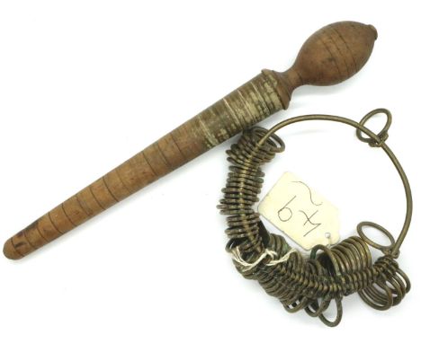 Vintage wooden ring sizer and a set of finger sizes. P&amp;P Group 1 (£14+VAT for the first lot and £1+VAT for subsequent lot