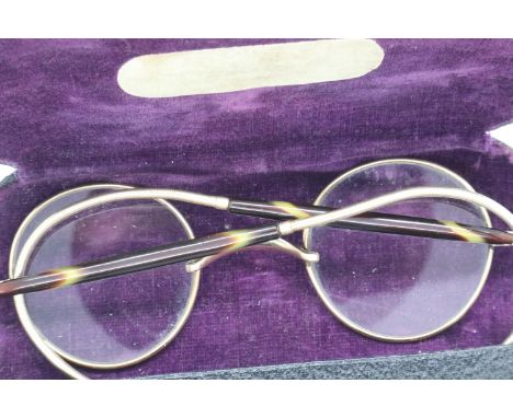 Early 20th century pair of 1/10 gold and tortoiseshell framed spectacles, cased. P&amp;P Group 1 (£14+VAT for the first lot a