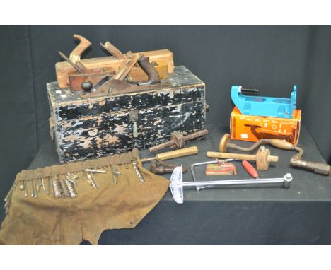 A carpenter's workbox and tools, including brace, smoothing planes, block planes, Black and Decker horizontal drill stand; et