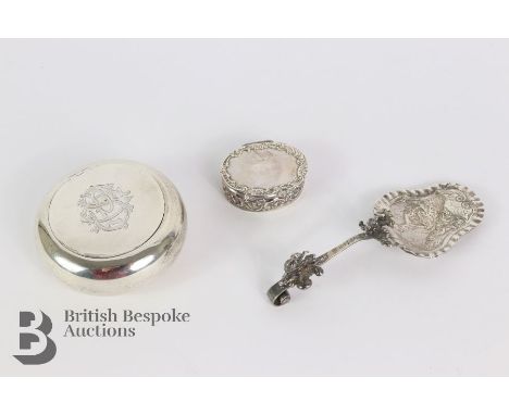 Miscellaneous silver, including Continental silver caddy spoon, the bowl embossed with a hunting scene (St Hubert patron sain