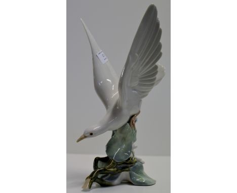 LLADRO DOVE ORNAMENT     