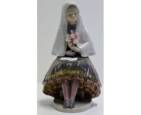 LLADRO FIGURINE ORNAMENT "LADY WITH BUNCH OF FLOWERS"     