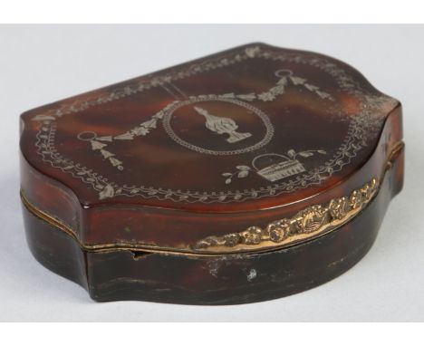 An early 19th century tortoiseshell bow fronted snuff box. With piquet inlay depicting an urn and draped festoons, 6.5cm wide