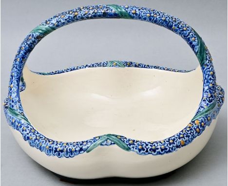 Henkelschale, Karlsruhe, Staatl. Majolika-Manufaktur, 1. Drittel 20. Jh.Entwurf Max Henze 1911, hergestellt bis 1930. Steingu
